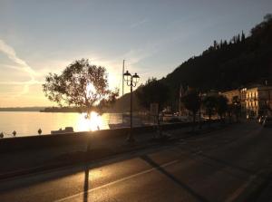 188652_4690912362574_551658075_n